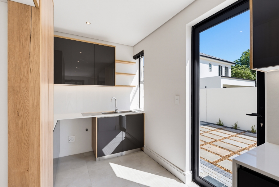 To Let 3 Bedroom Property for Rent in Pinelands Western Cape
